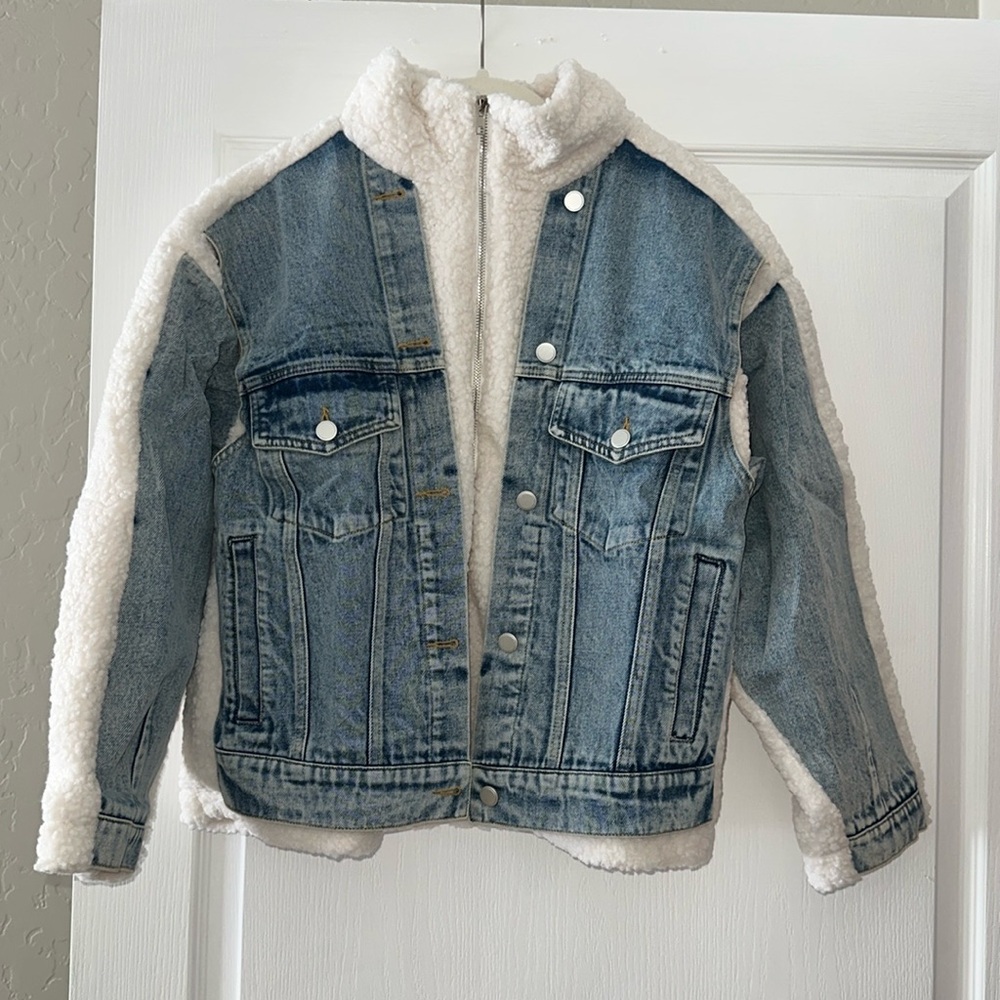 Denim Jacket with faux fur - Picture 5 of 7